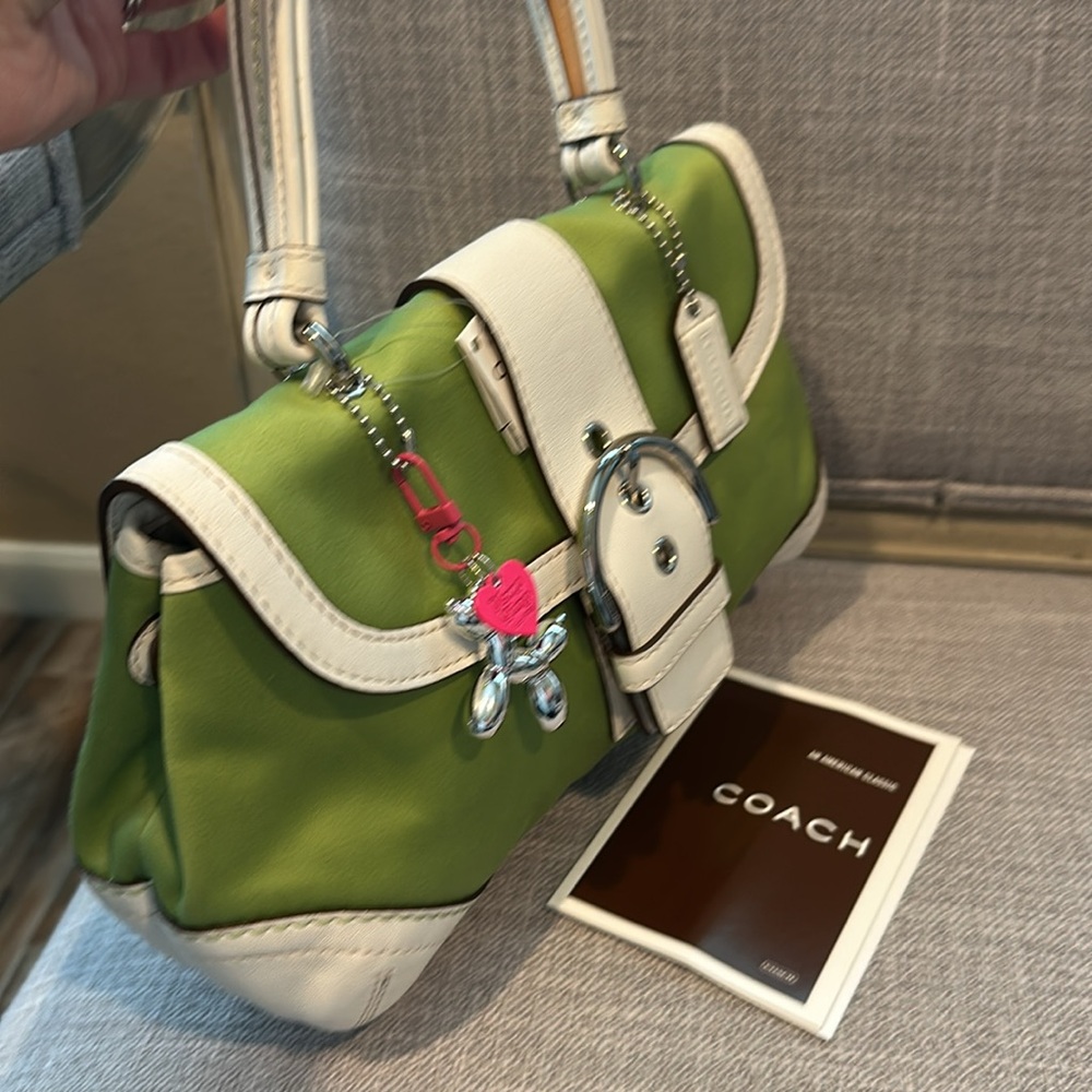 New Coach vintage Soho Green White Signature Satchel Hobo Bag Flap Buckle - Picture 4 of 17